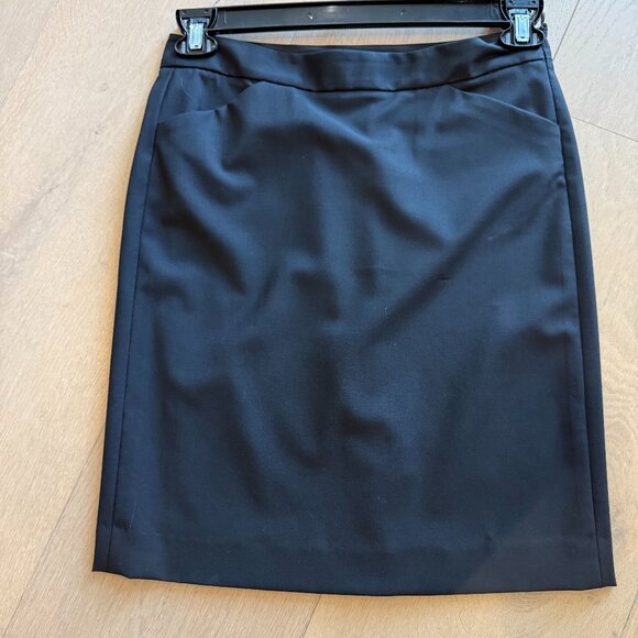 Theory Dresses & Skirts - Theory black suit skirt, size 0